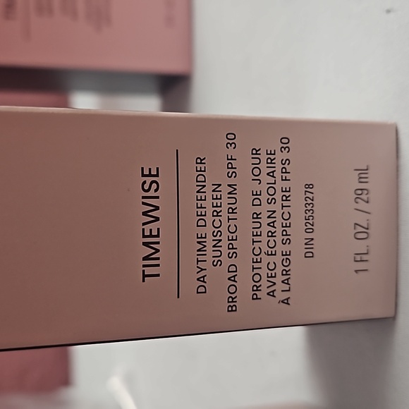 MARYKAY Timewise Miracle Set Normal to Dry Skin - Picture 6 of 7